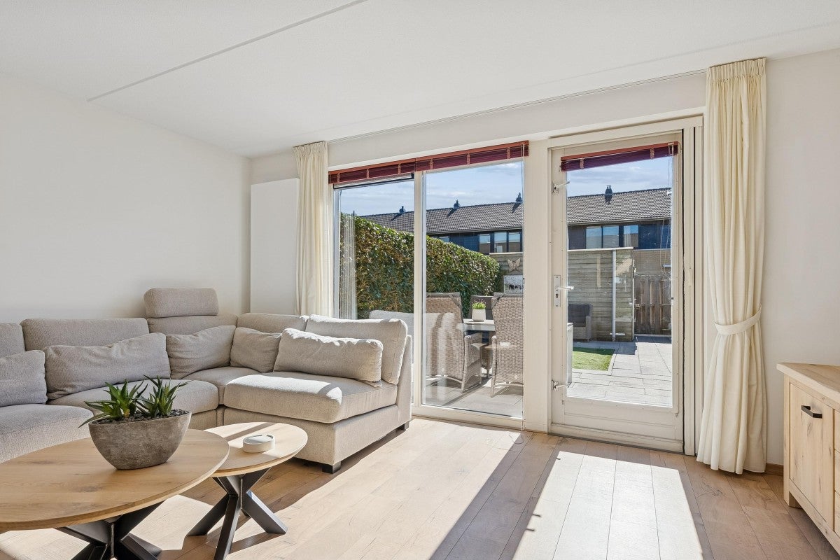 Hoekwoning te koop: Februaristraat 99, Almere