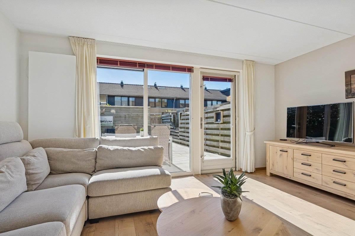 Hoekwoning te koop: Februaristraat 99, Almere