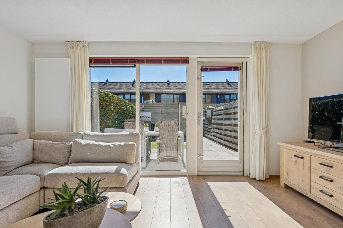 Hoekwoning te koop: Februaristraat 99, Almere