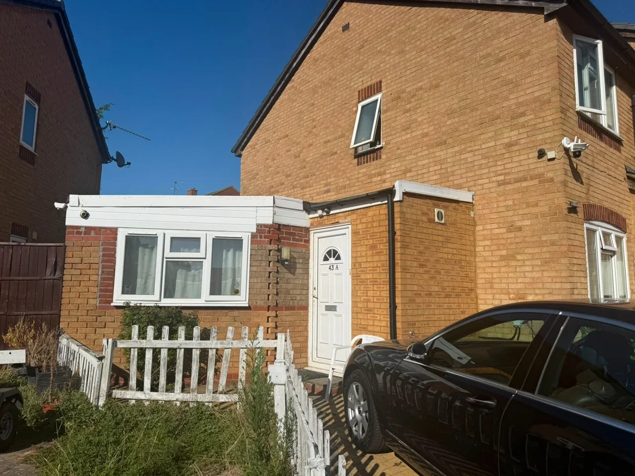 Flat Hornbeam Close in Greater London