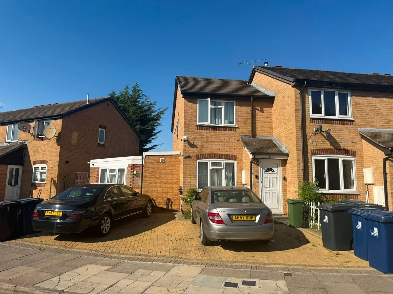 Flat Hornbeam Close in Greater London