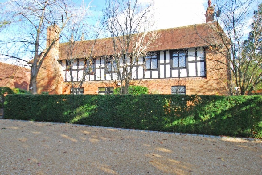 Flat Wycombe End in Beaconsfield