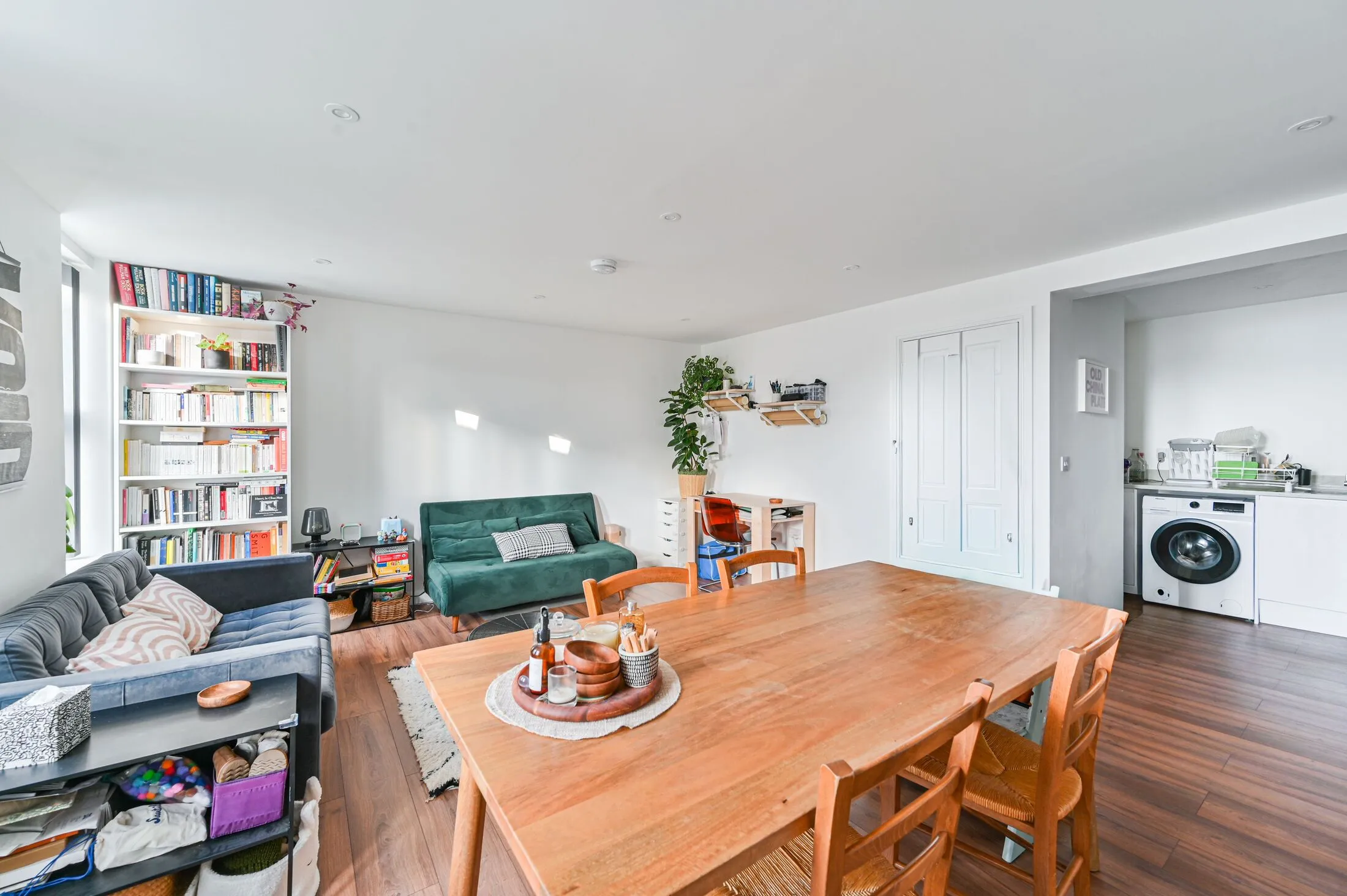 Flat Brownhill Road in Greater London