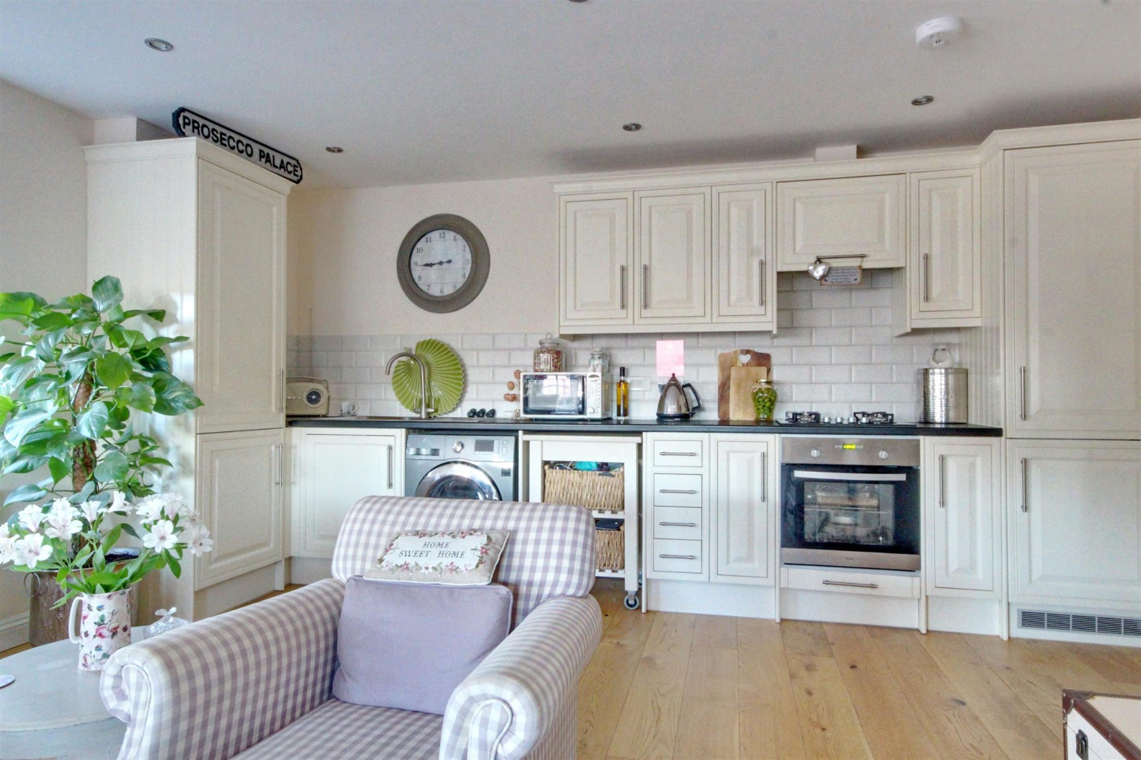 Flat Kingsland Close in Portsmouth