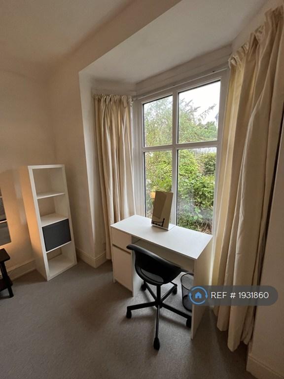 Room Beechwood Road in Swansea