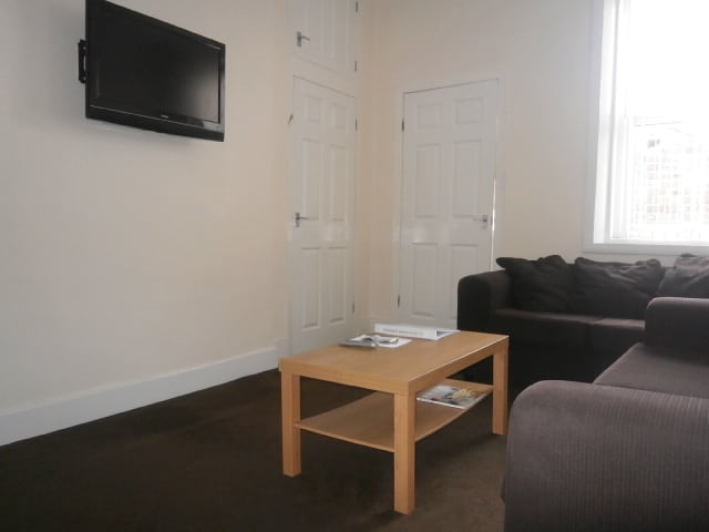 Flat Grosvenor Gardens in Newcastle upon Tyne