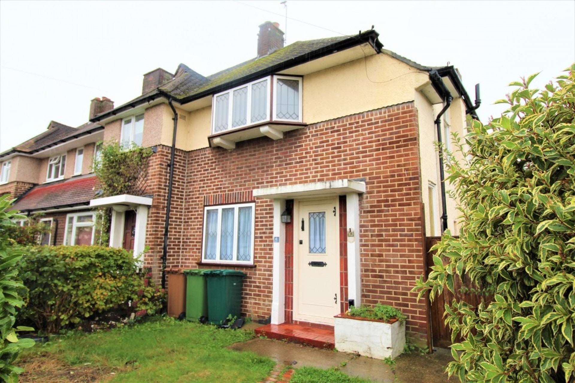 House Sandringham Drive in Borough of Spelthorne