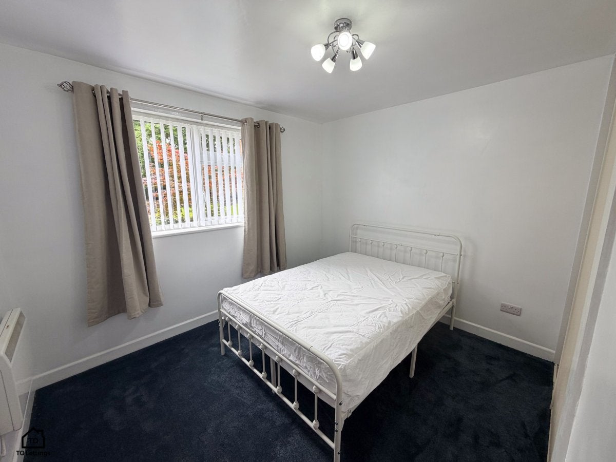Flat Rushford Avenue in Manchester