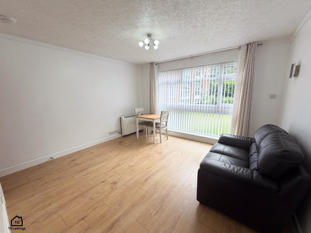 Flat Rushford Avenue in Manchester