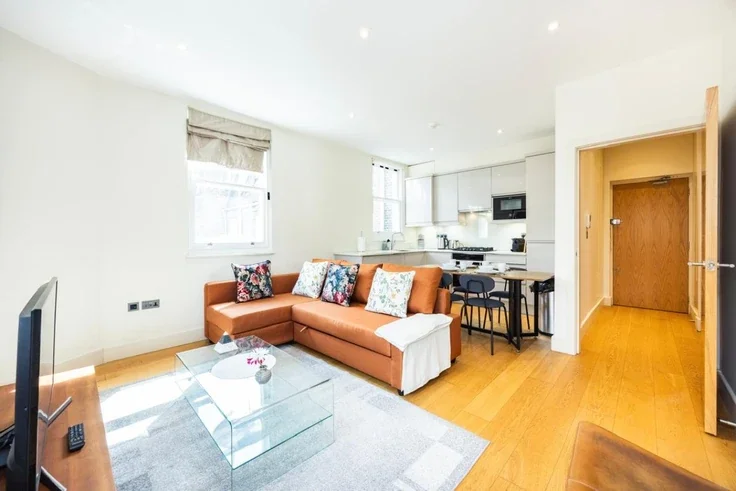 Flat Great Titchfield Street in City of Westminster