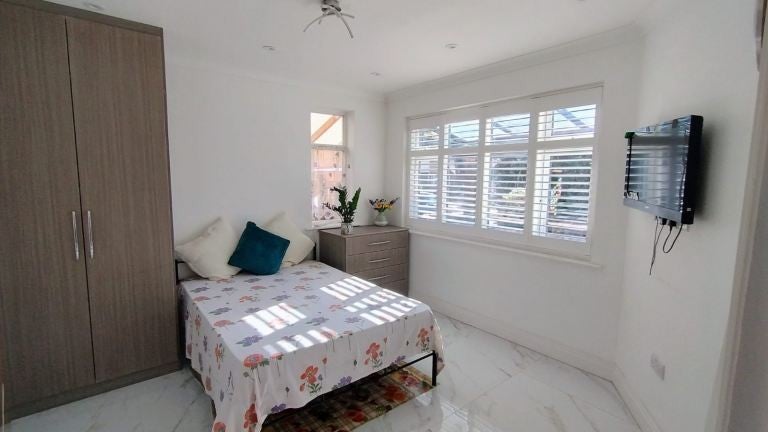 Room Ellerman Avenue in Greater London