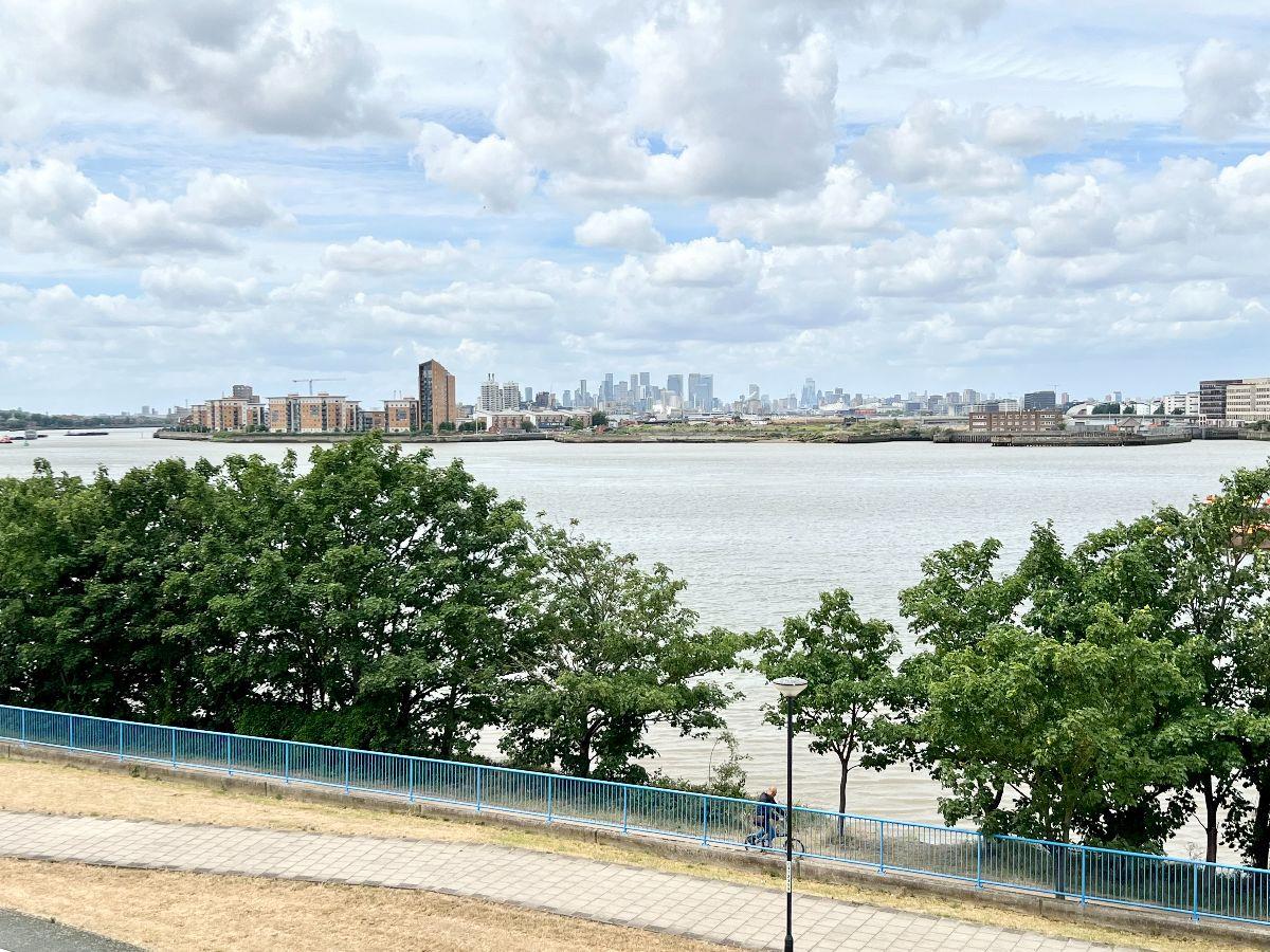Flat Tideslea Path in Greater London