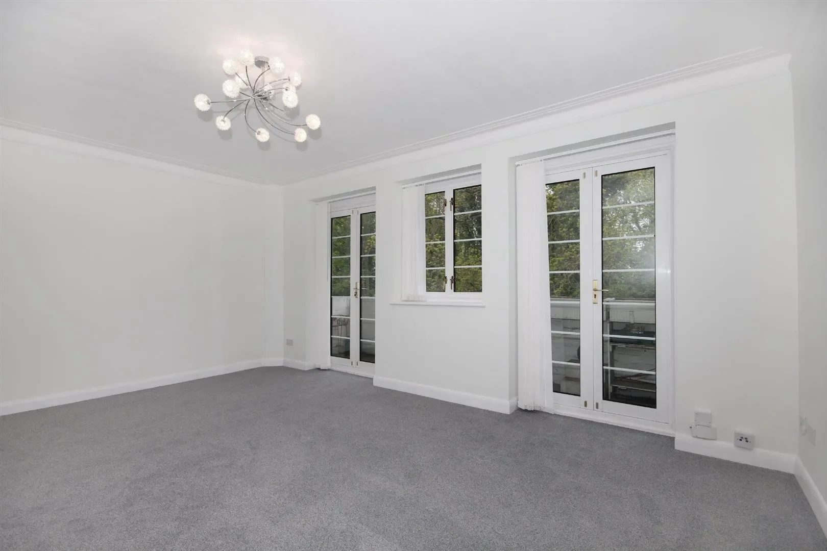 Flat Montpelier Road in Greater London