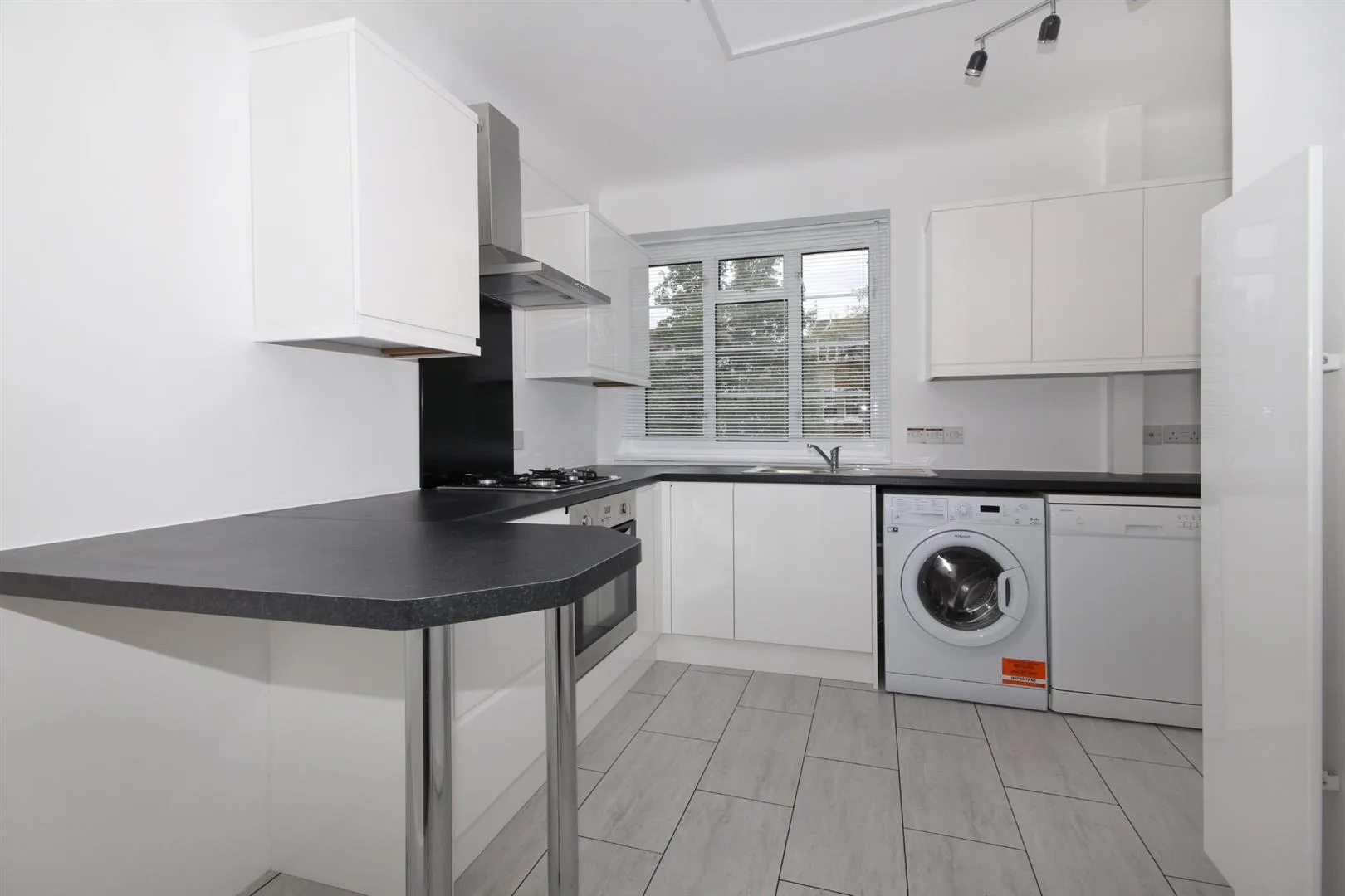 Flat Montpelier Road in Greater London
