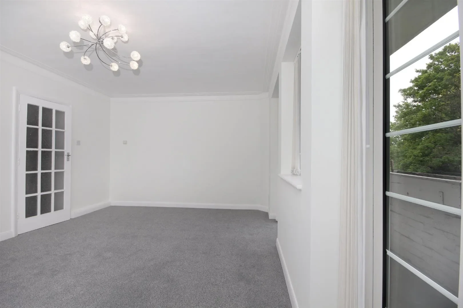 Flat Montpelier Road in Greater London