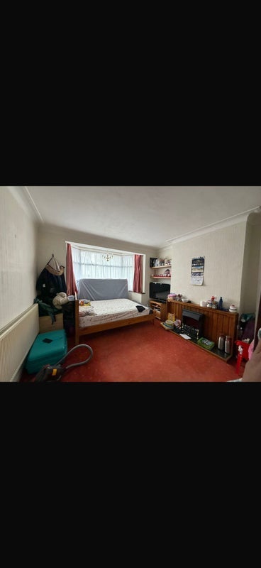 Room Thirlmere Gardens in Greater London