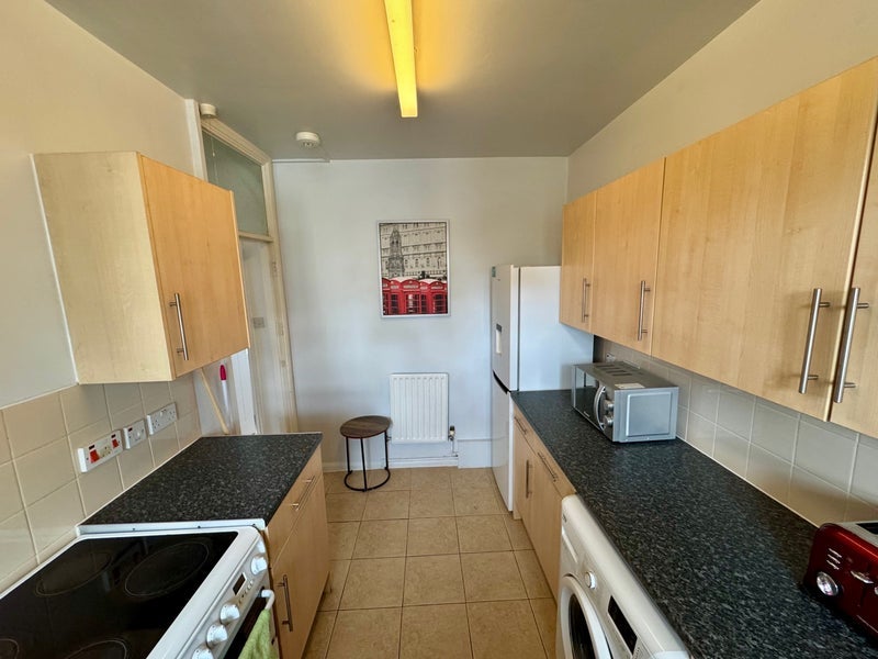 Room Blythe Road in Greater London