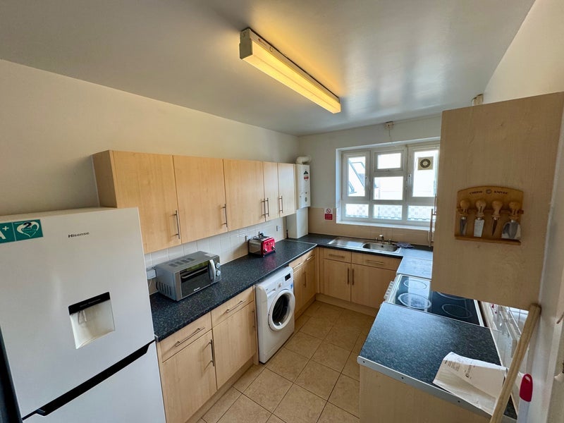 Room Blythe Road in Greater London