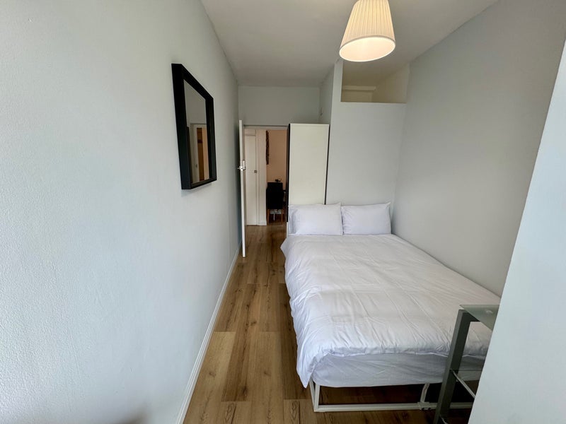 Room Blythe Road in Greater London