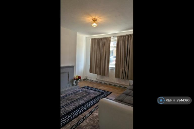 Room Nichol Lane in Greater London