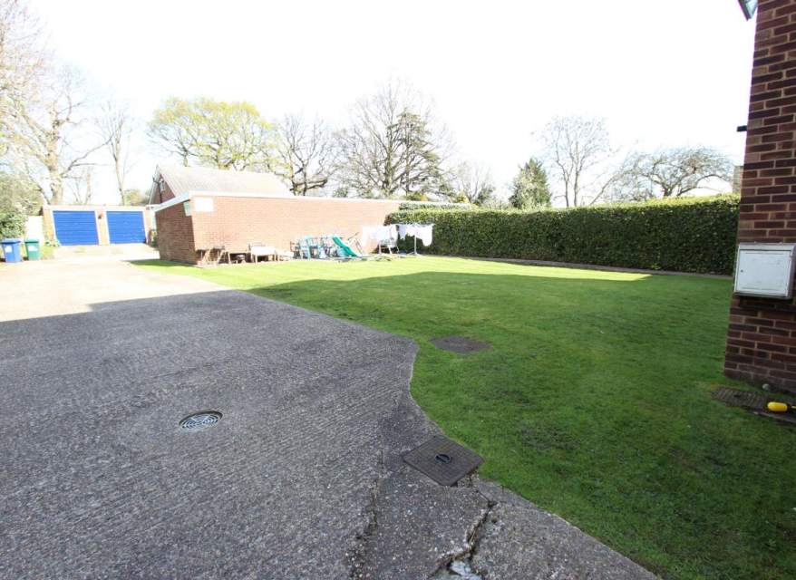 Flat Friern Park in Greater London