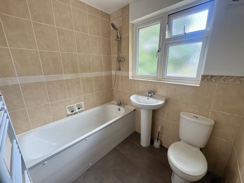 Flat Highfield Lane in Southampton