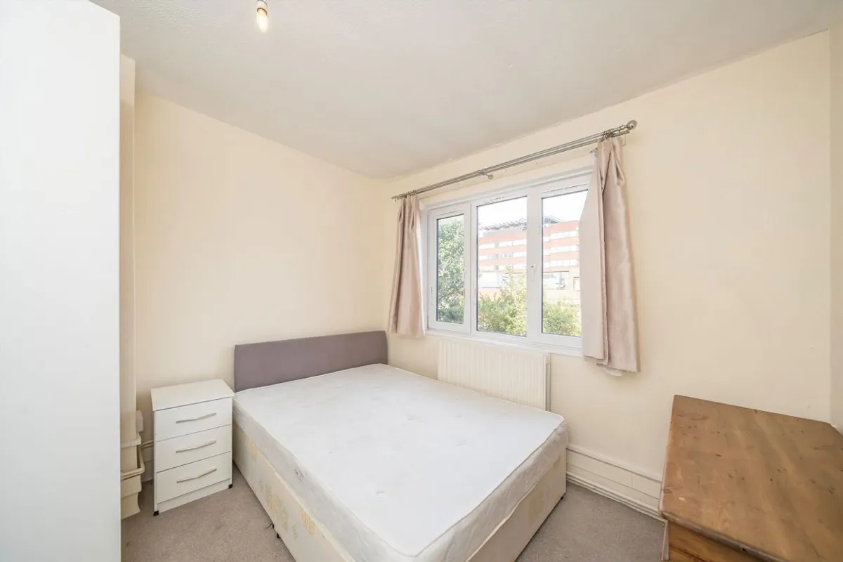 Flat Tooting Grove in Greater London