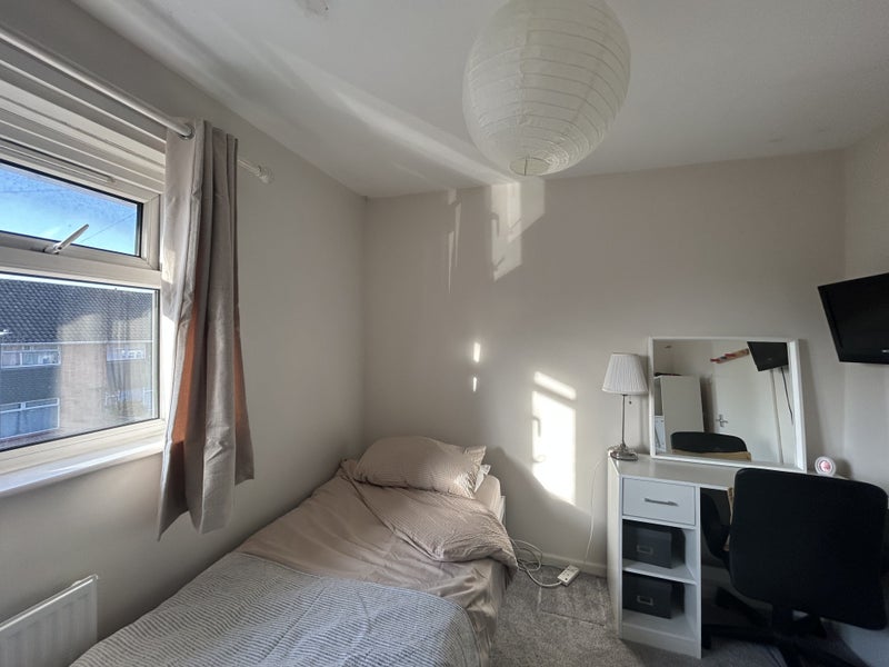 Room Brockhurst Gardens in Bristol