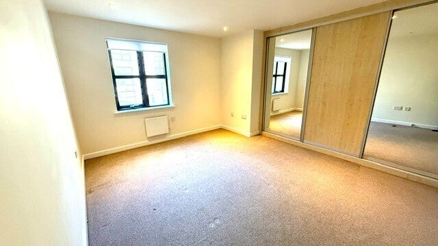 Flat Queens Gardens in Ellesmere Port