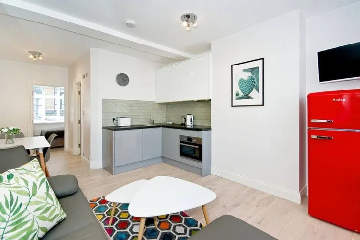Flat Greek Street in City of Westminster