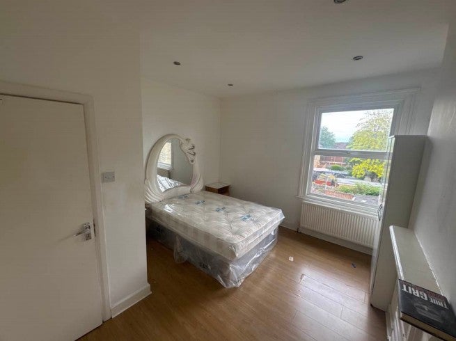 Flat High Road Leytonstone in Greater London