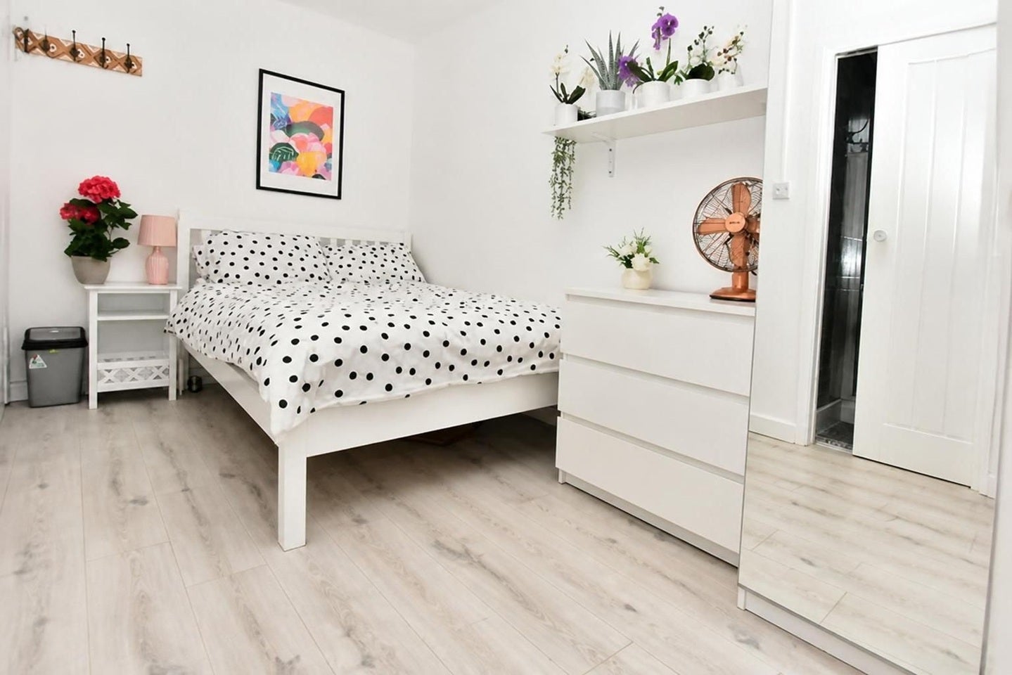 Room Wrentham Avenue in Greater London