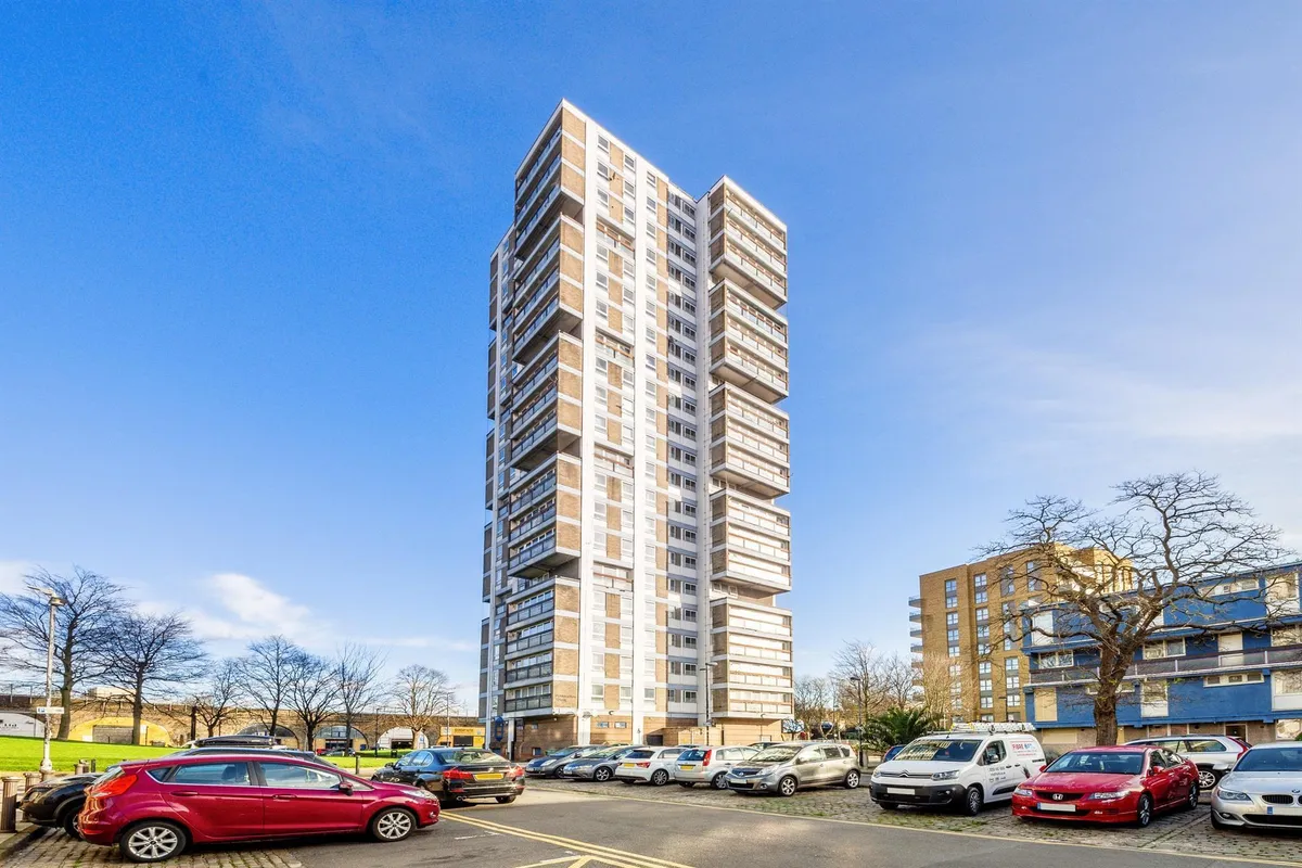 Flat Crichton Street in Greater London