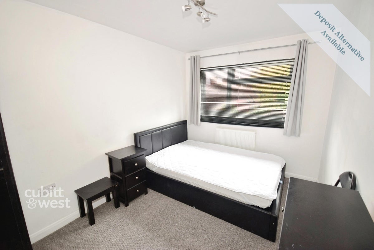 Room Northgate Road in Crawley