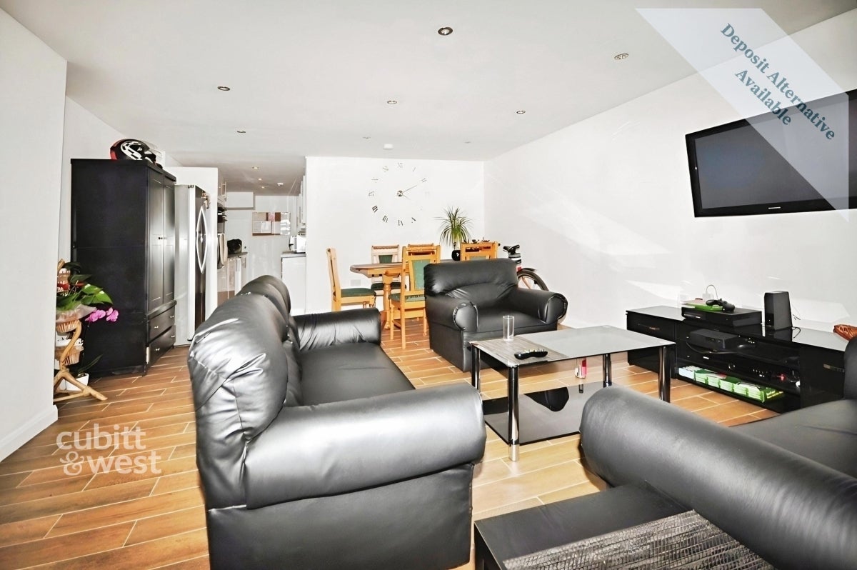 Room Northgate Road in Crawley