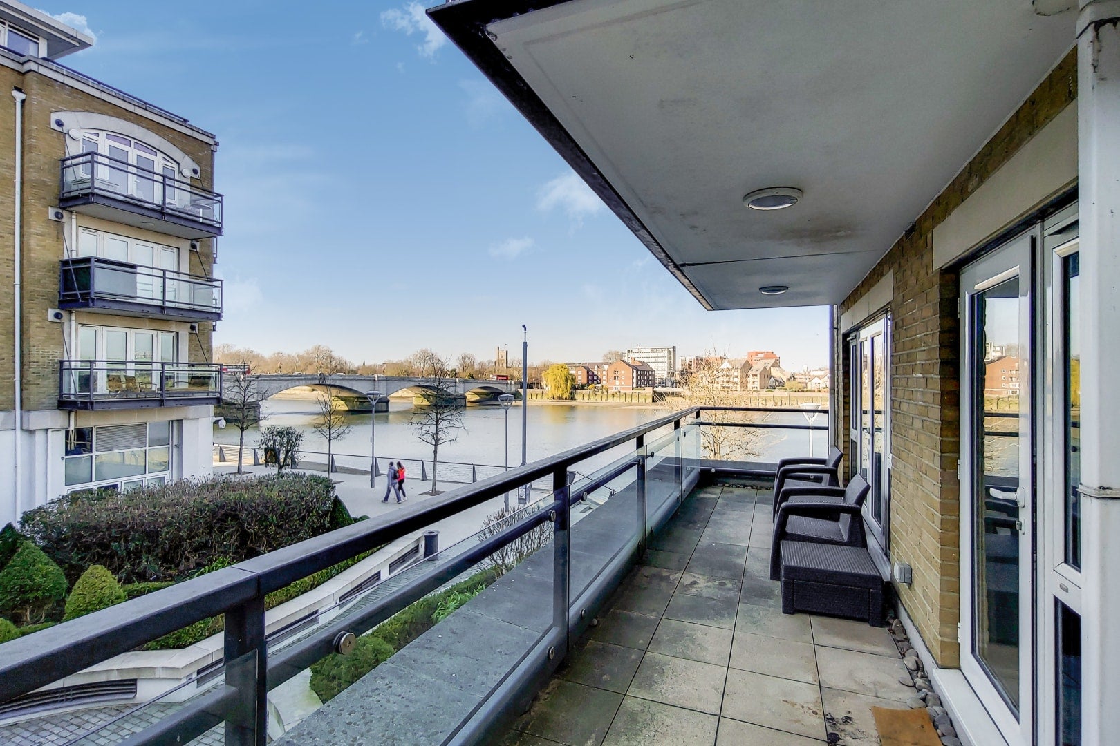 Flat Brewhouse Lane in Greater London