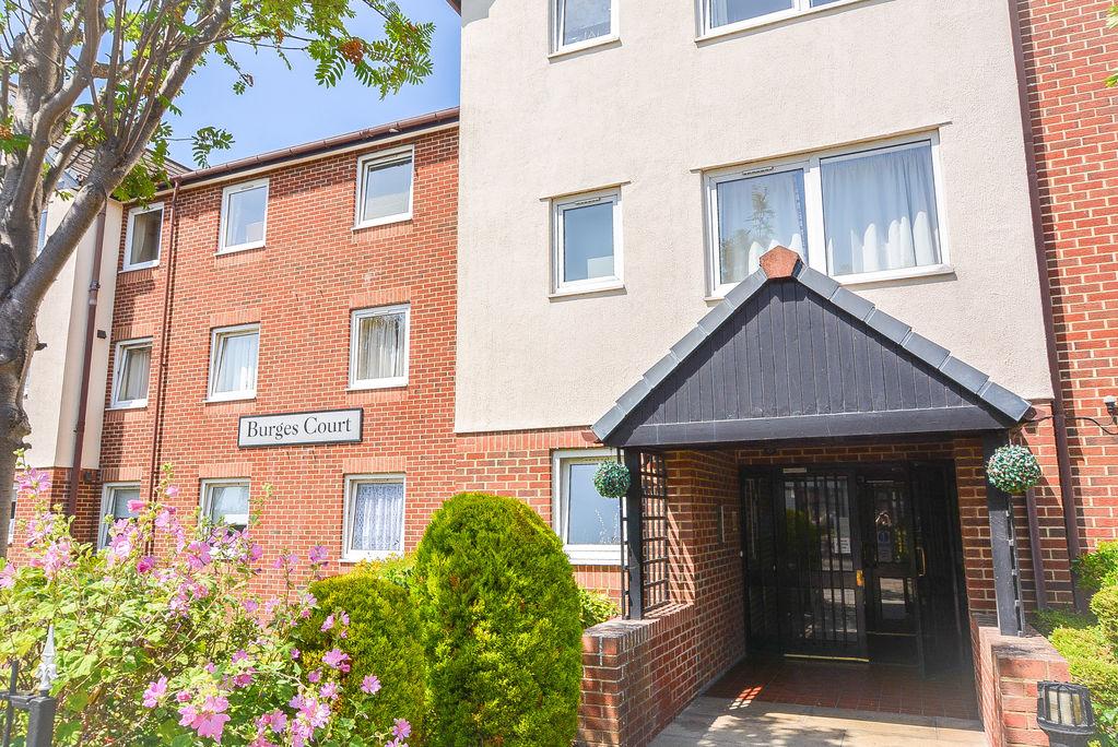 Flat Station Road in Southend-on-Sea