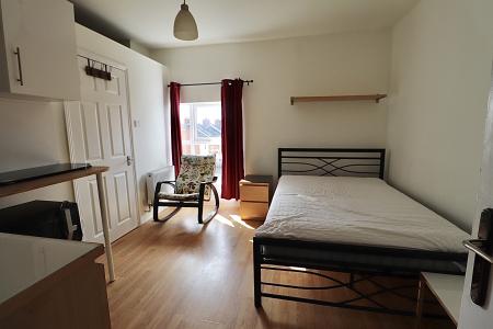Room Victoria Road in Northampton