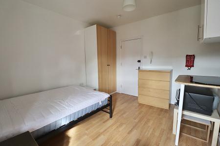 Room Victoria Road in Northampton