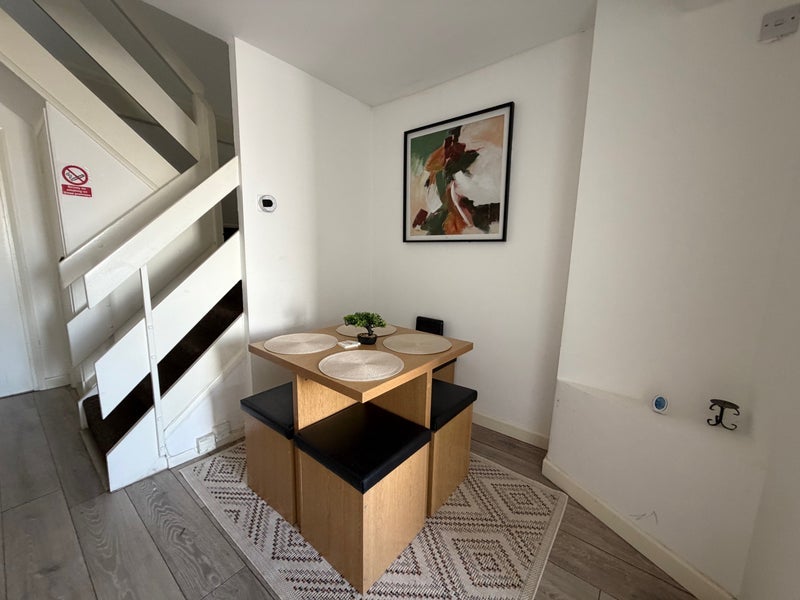 Room Ravensfield in Basildon