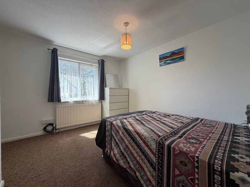 Room Ravensfield in Basildon