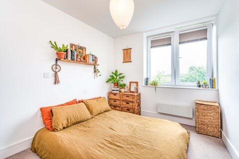 Flat Bessemer Road in Basingstoke and Deane
