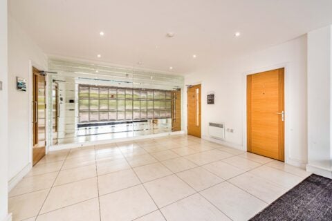 Flat Bessemer Road in Basingstoke and Deane