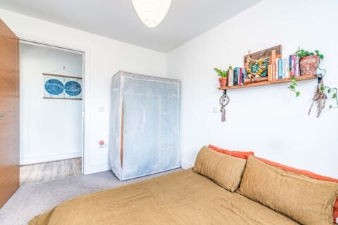 Flat Bessemer Road in Basingstoke and Deane