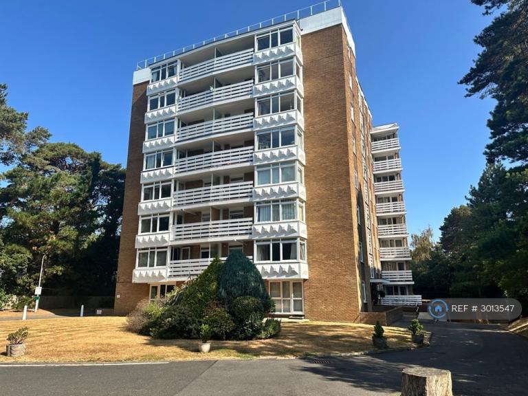 Flat Manor Road in Bournemouth