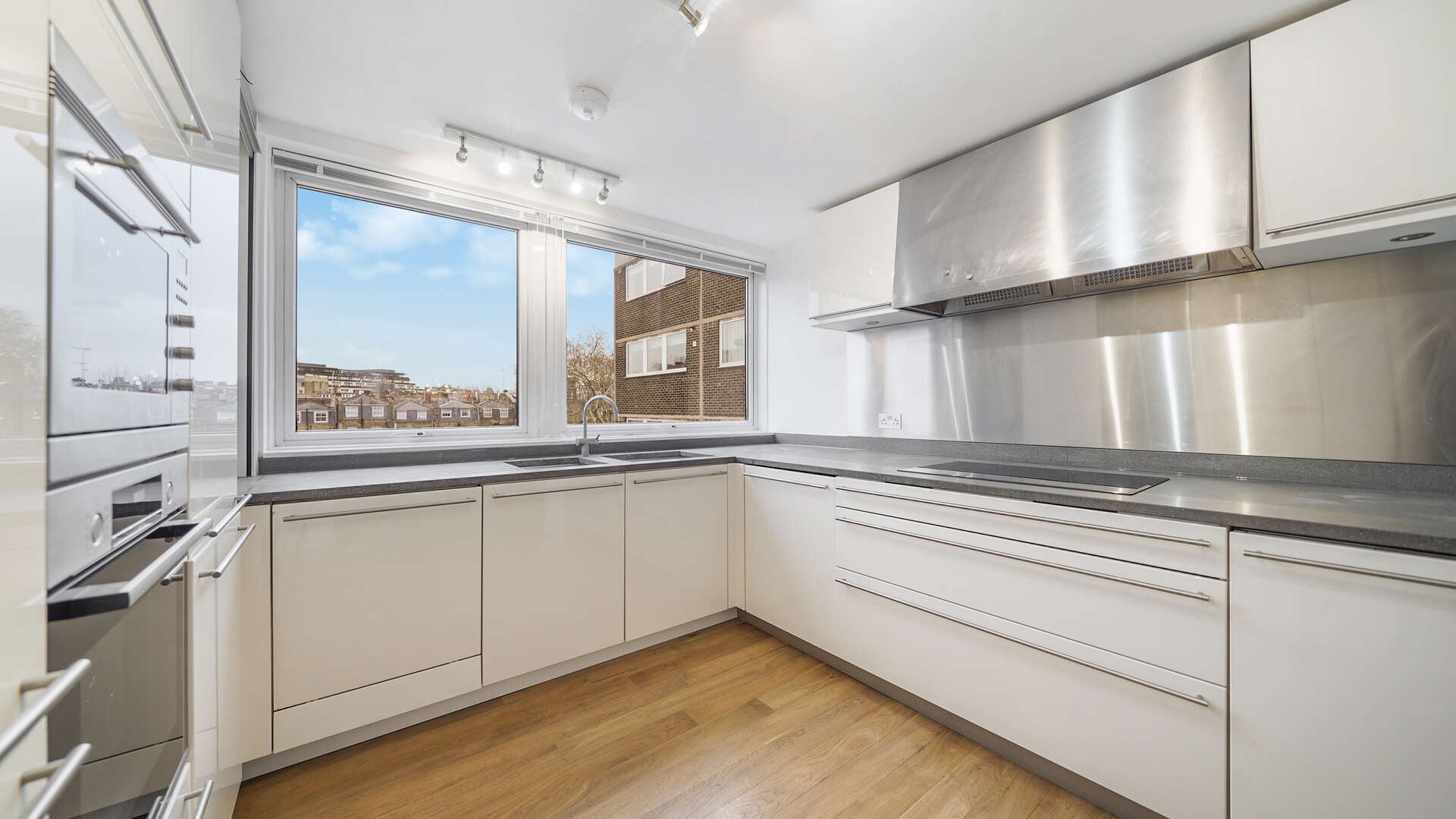 Flat William Mews in City of Westminster