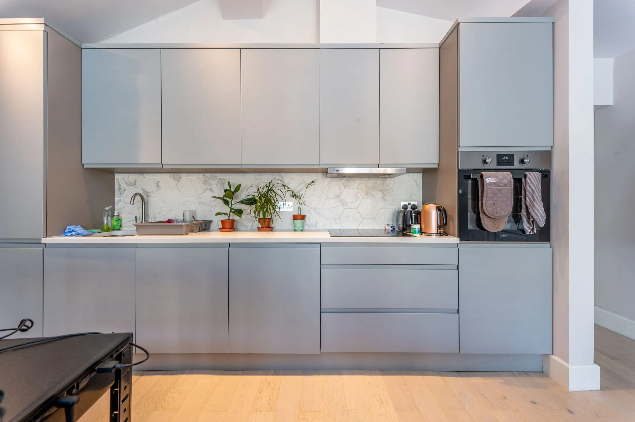Flat Gayford Road in Greater London
