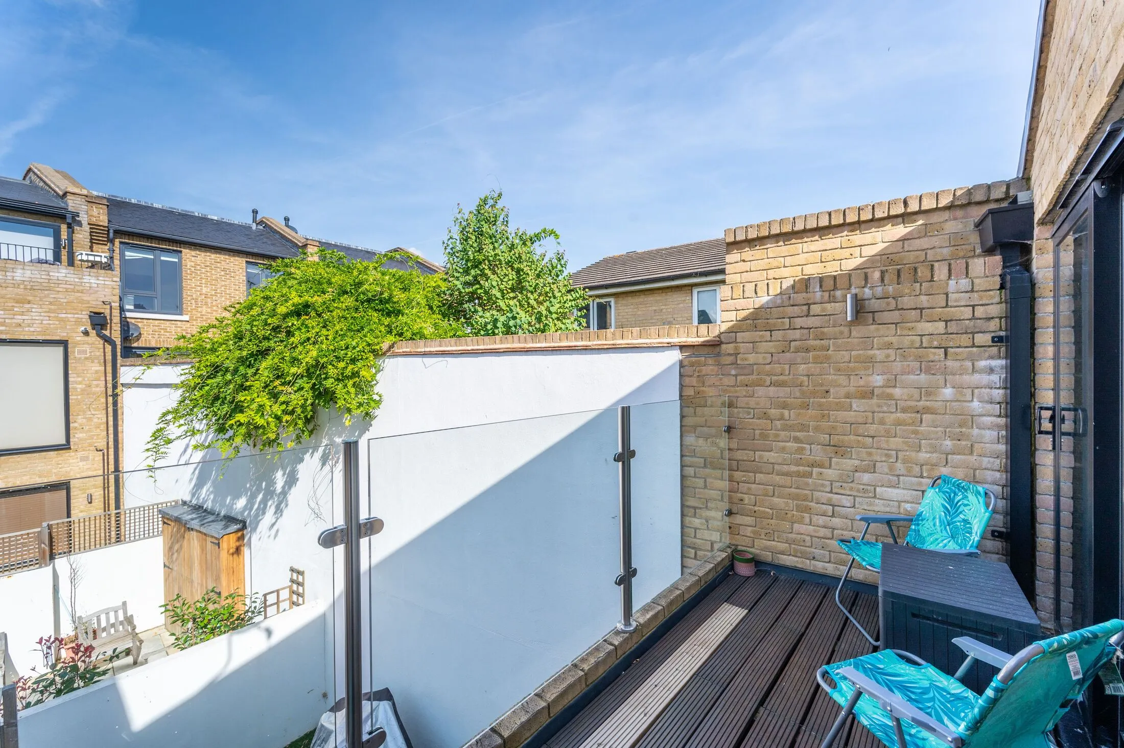 Flat Gayford Road in Greater London