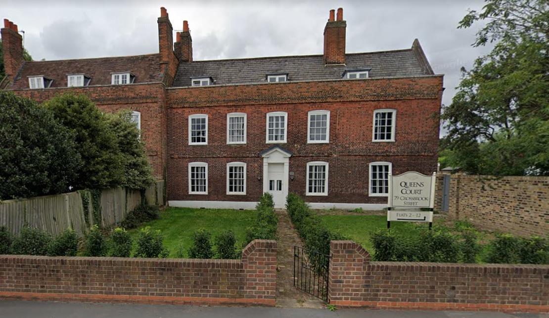 Flat Crossbrook Street in Cheshunt