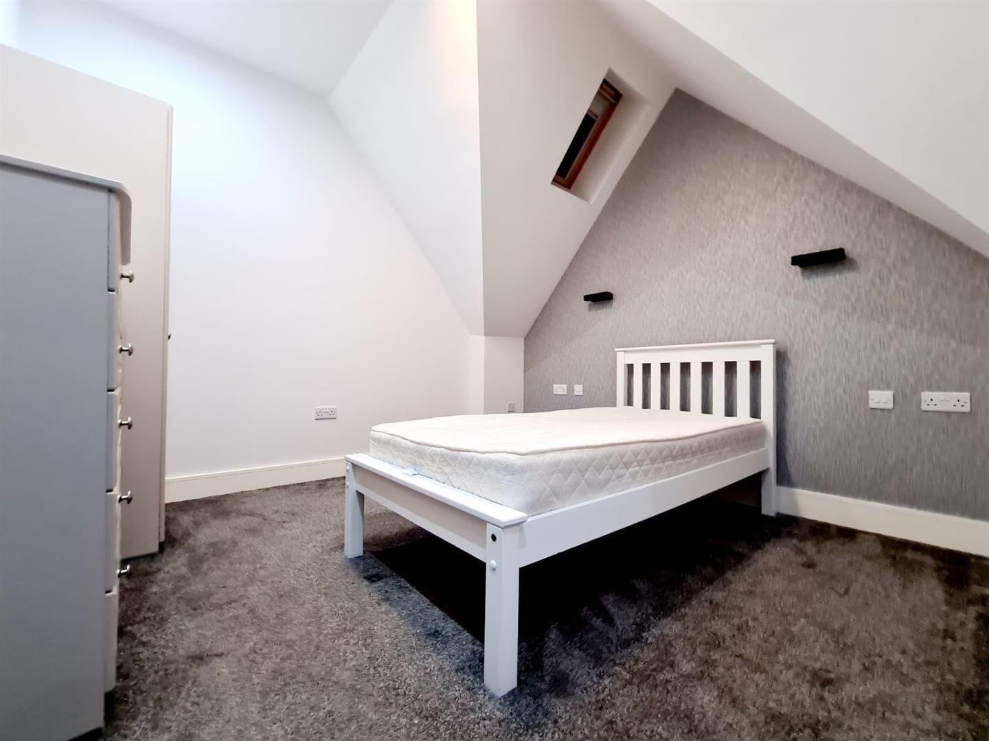 Flat Crossbrook Street in Cheshunt